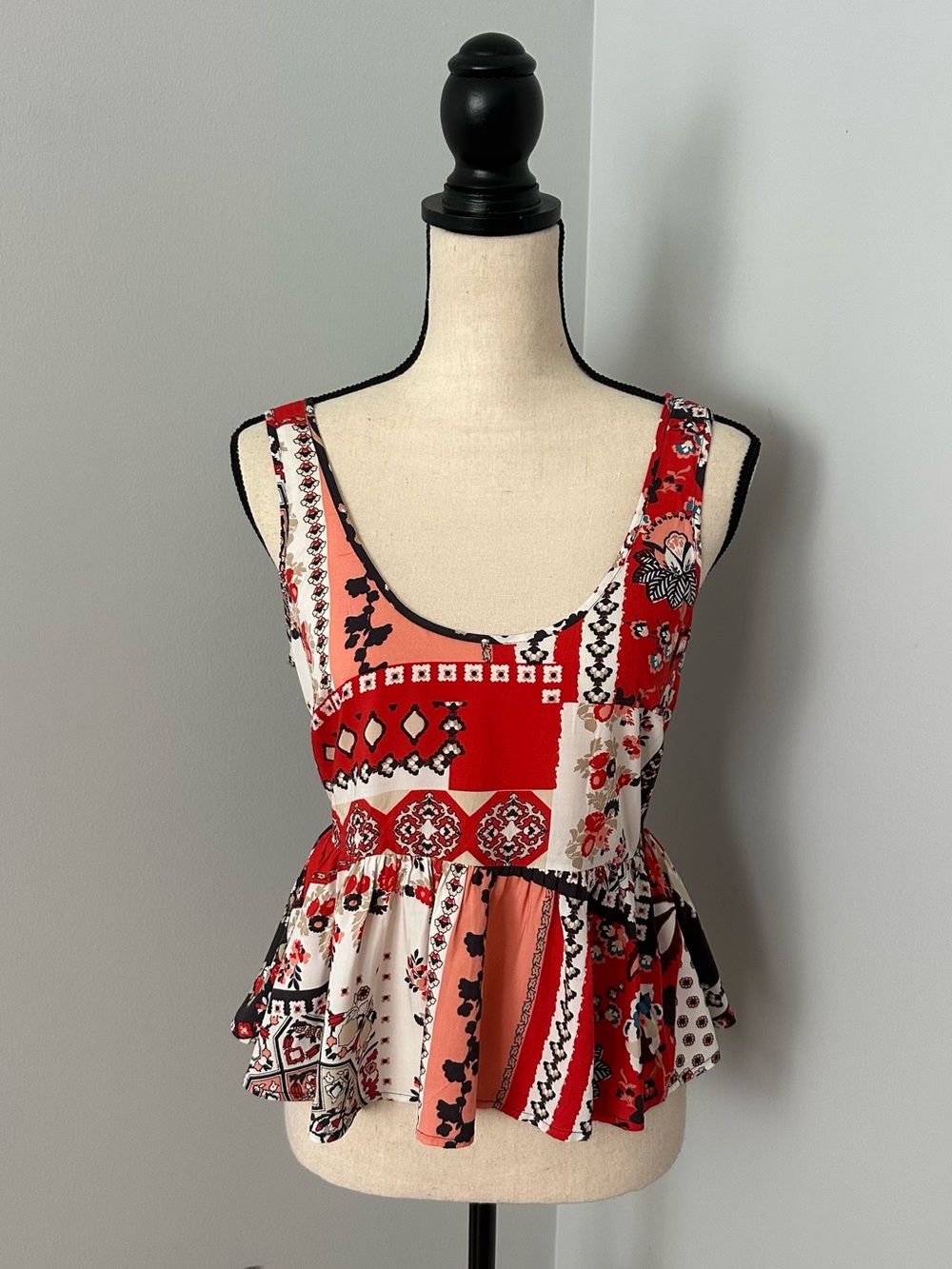 GUESS FLORAL PEPLUM TOP NWOT